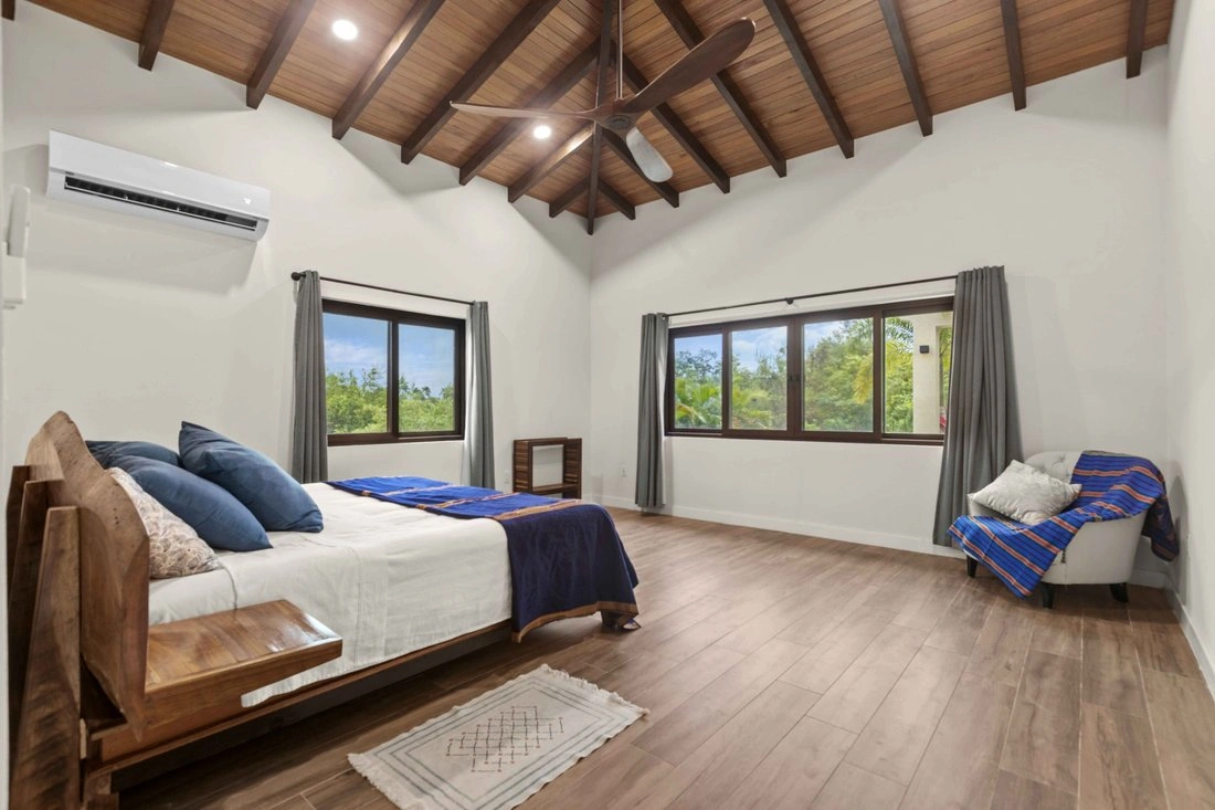 Villa 298 m2 with garden in Placencia, Belize