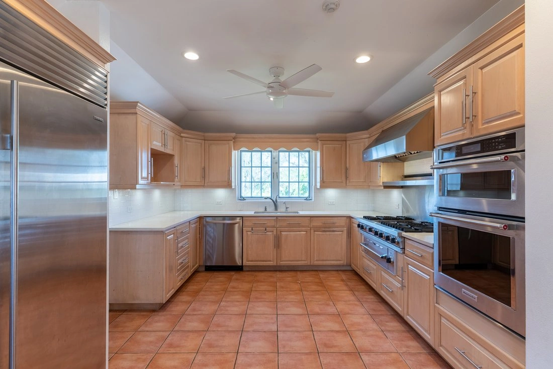 House 591 m2 with open pool in Hamilton City, Bermuda