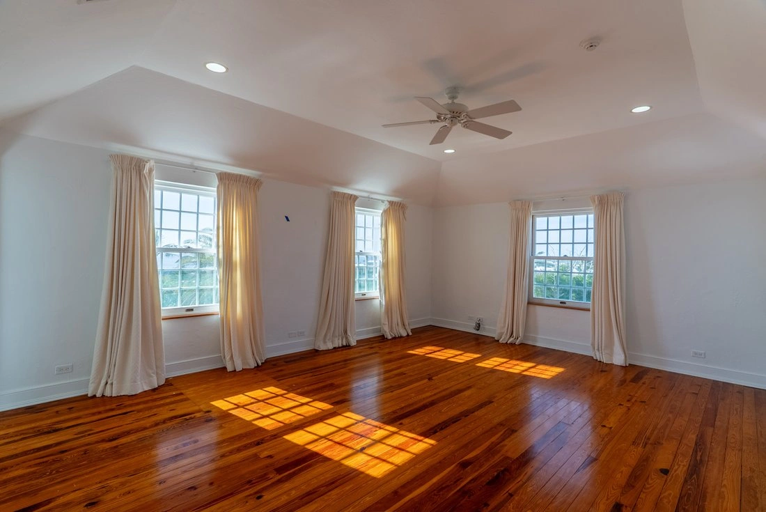 House 591 m2 with open pool in Hamilton City, Bermuda