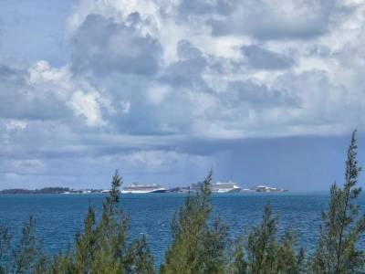 House 270 m2 with garden in Hamilton City, Bermuda