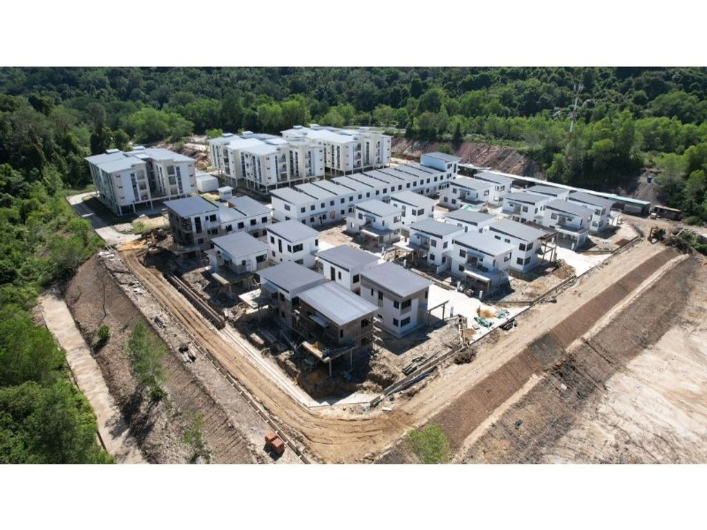 文莱班达尔斯里贝加湾 4+1 带车位住宅