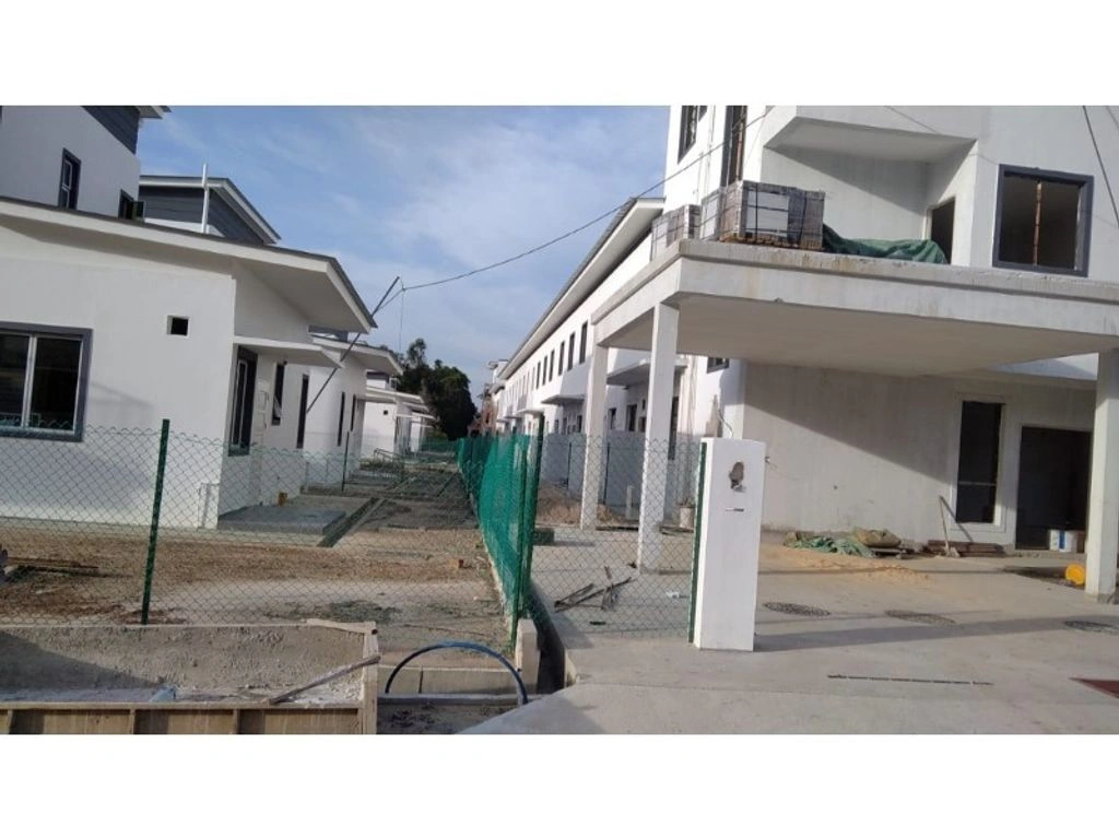 文莱班达尔斯里贝加湾 4+1 带车位住宅