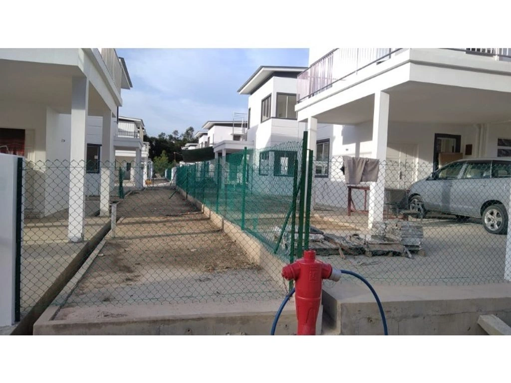 文莱班达尔斯里贝加湾 4+1 带车位住宅