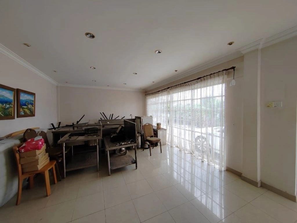 文莱斯里巴加湾市 239 m2 带阳台的房屋