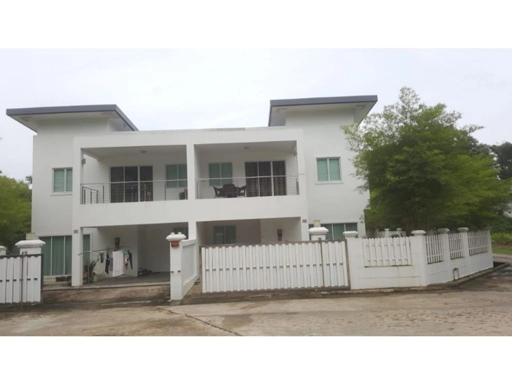 文莱班达尔斯里贝加湾 186 m² 花园住宅