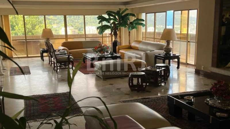 Large house 1050 m² in Rio de Janeiro, Brazil