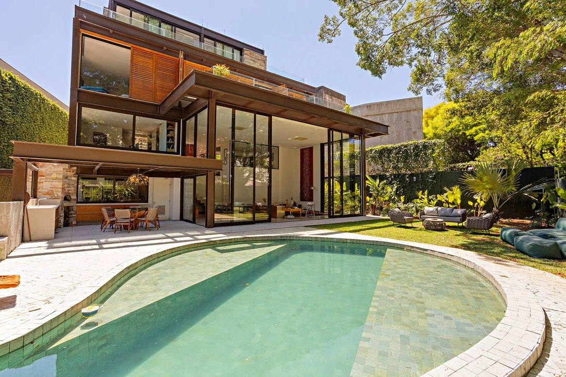 House 1000 m2 with elevator in Sao Paulo, Brazil