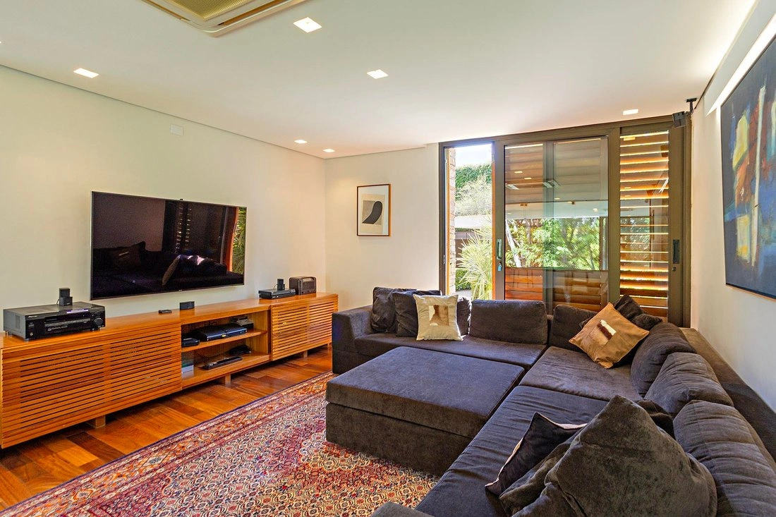 House 1000 m2 with elevator in Sao Paulo, Brazil