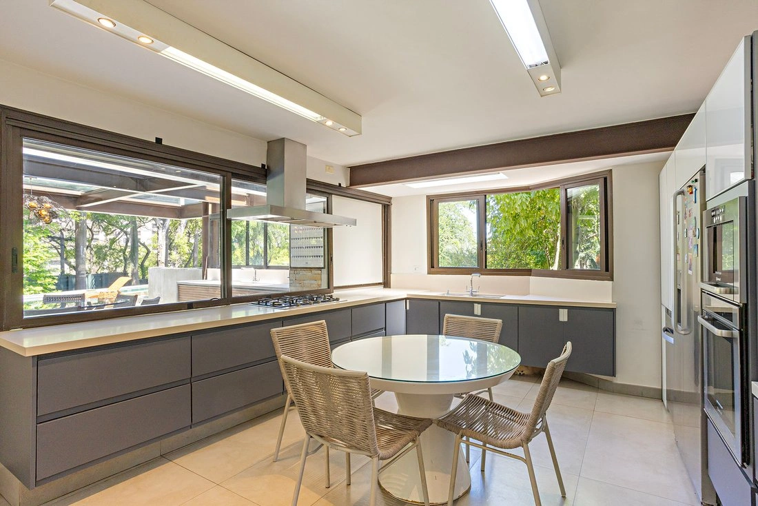 House 1000 m2 with elevator in Sao Paulo, Brazil