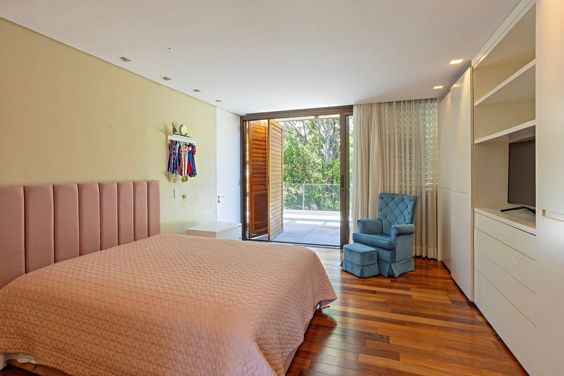 House 1000 m2 with elevator in Sao Paulo, Brazil