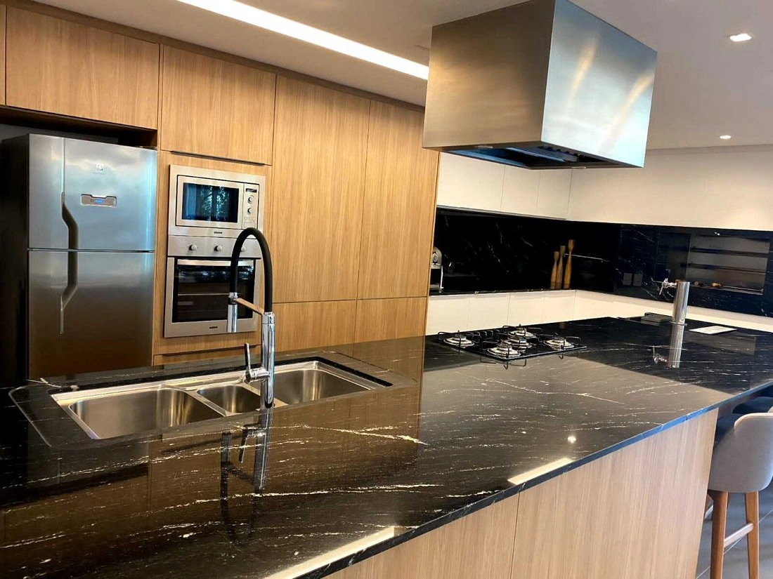 巴西弗洛里亚诺波利斯 289 m2 带花园的公寓