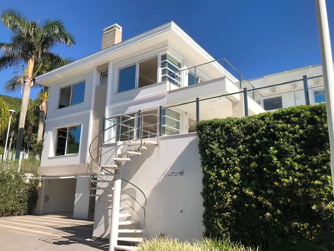 Villa 1098 m2 with open pool in Florianopolis, Brazil