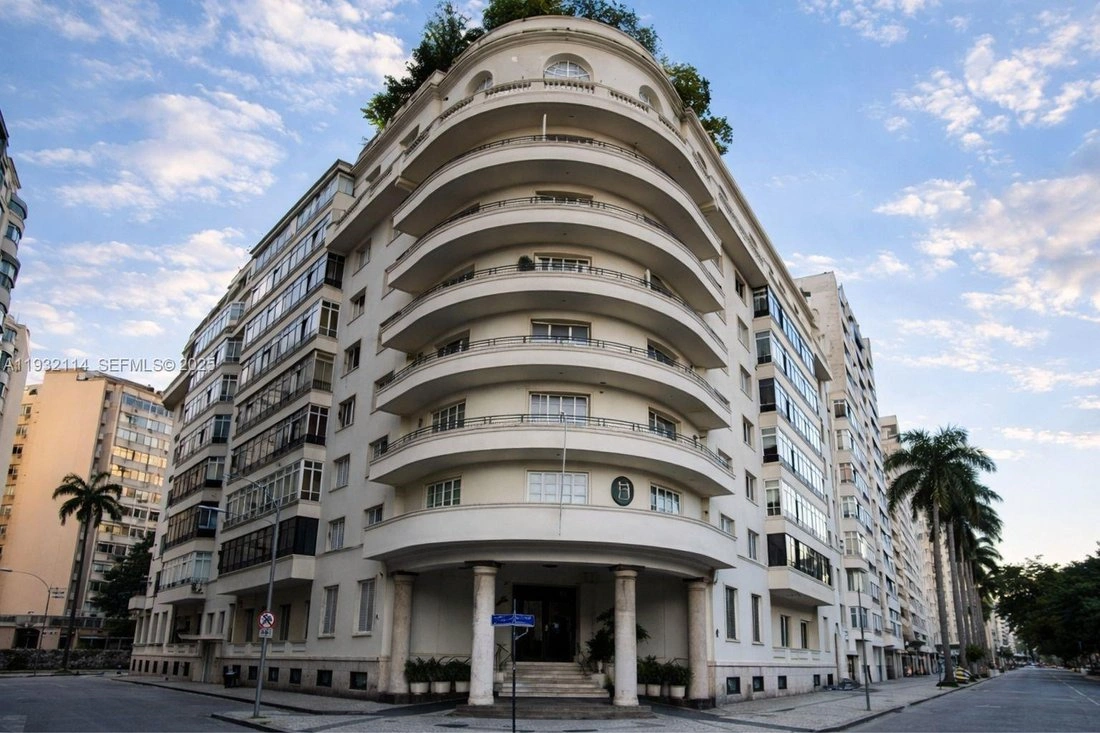 Penthouse 3900 m2 with elevator in Rio de Janeiro, Brazil