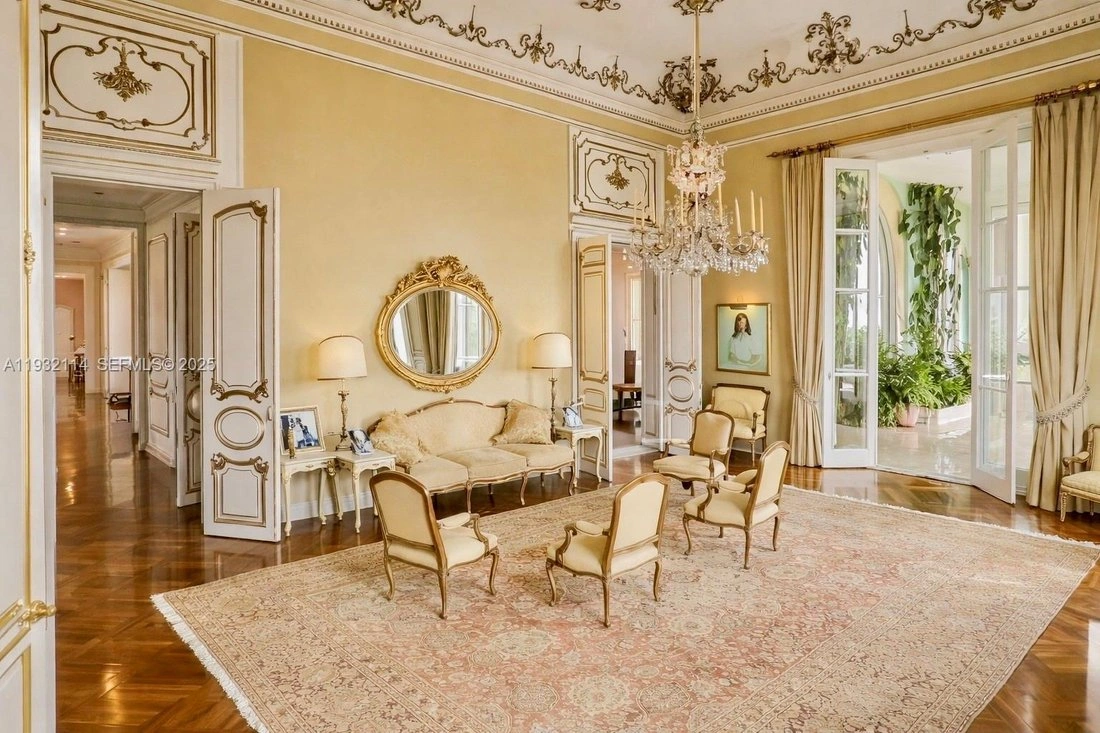 Penthouse 3900 m2 with elevator in Rio de Janeiro, Brazil