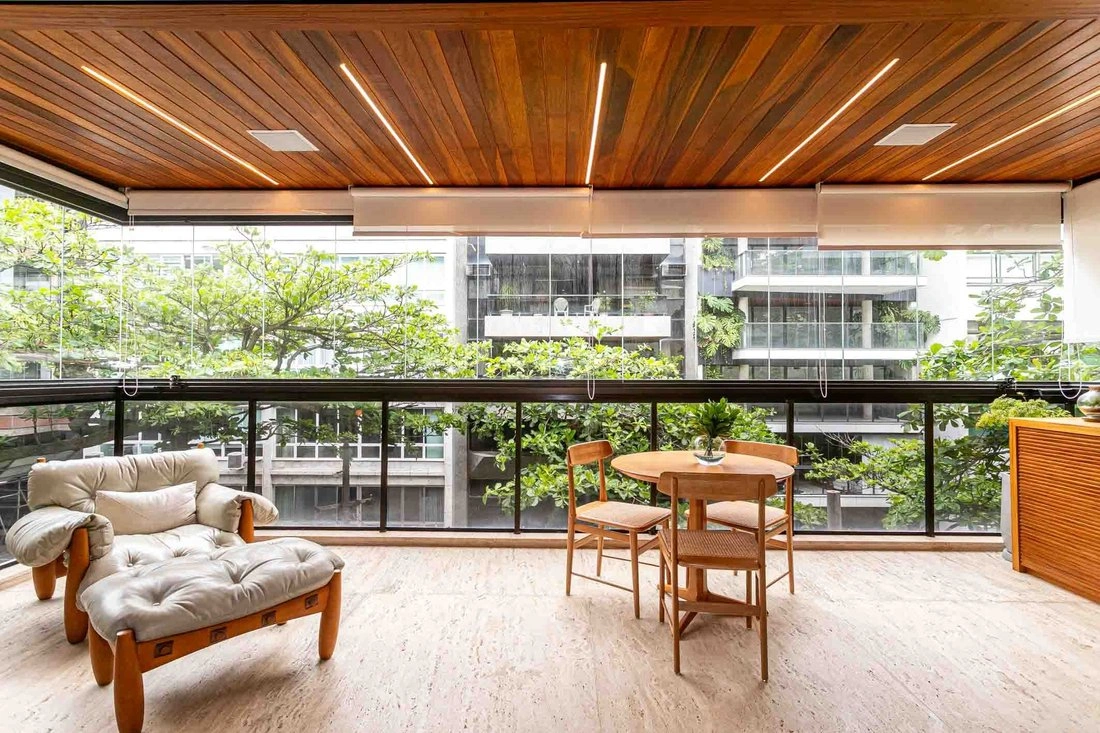 रियो डी जनेरियो, ब्राजील में 230 m2 का अपार्टमेंट, वॉक-इन क्लोसेट सहित