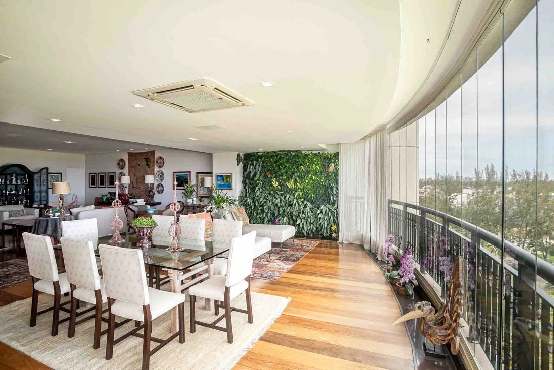 Apartment 555 m2 with open parking space in Rio de Janeiro, Brazil