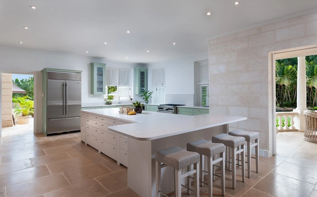 Villa 929 m2 with open pool in Holetown, Barbados