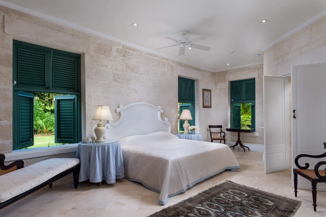 Villa 929 m2 with open pool in Holetown, Barbados