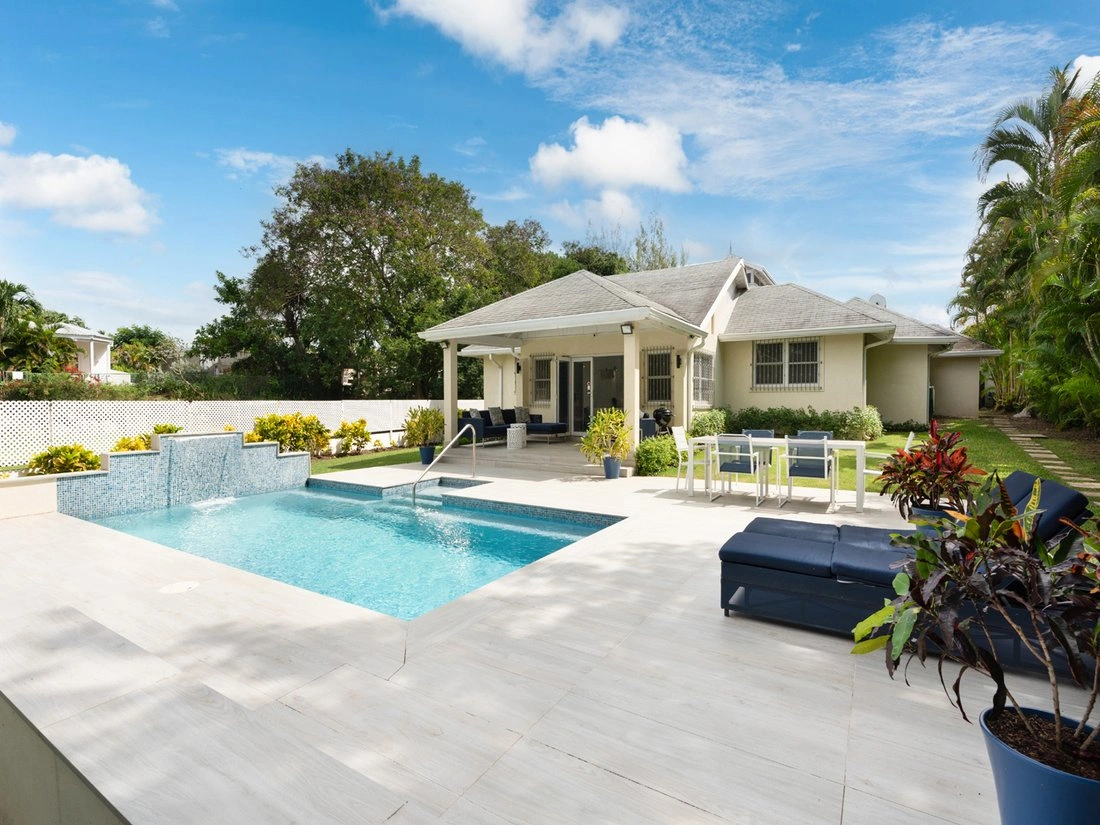 House 233 m2 with high ceiling in Holetown, Barbados