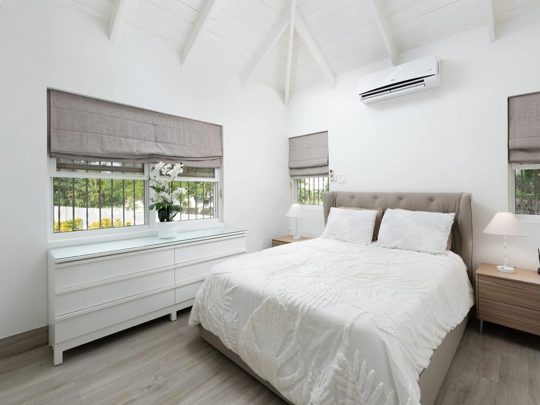 House 233 m2 with high ceiling in Holetown, Barbados