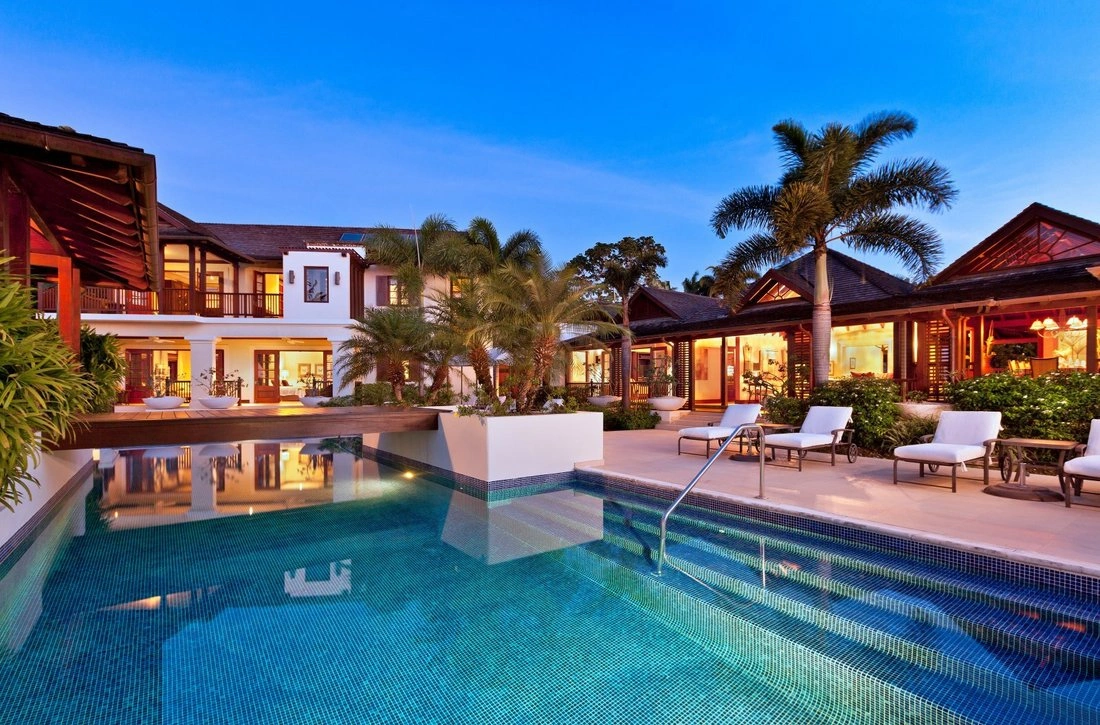 Casa 4+1 con comunidad cerrada en Holetown, Barbados