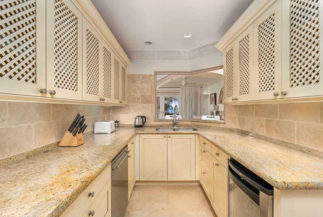 Apartment 251 m2 with open parking space in Bridgetown, Barbados