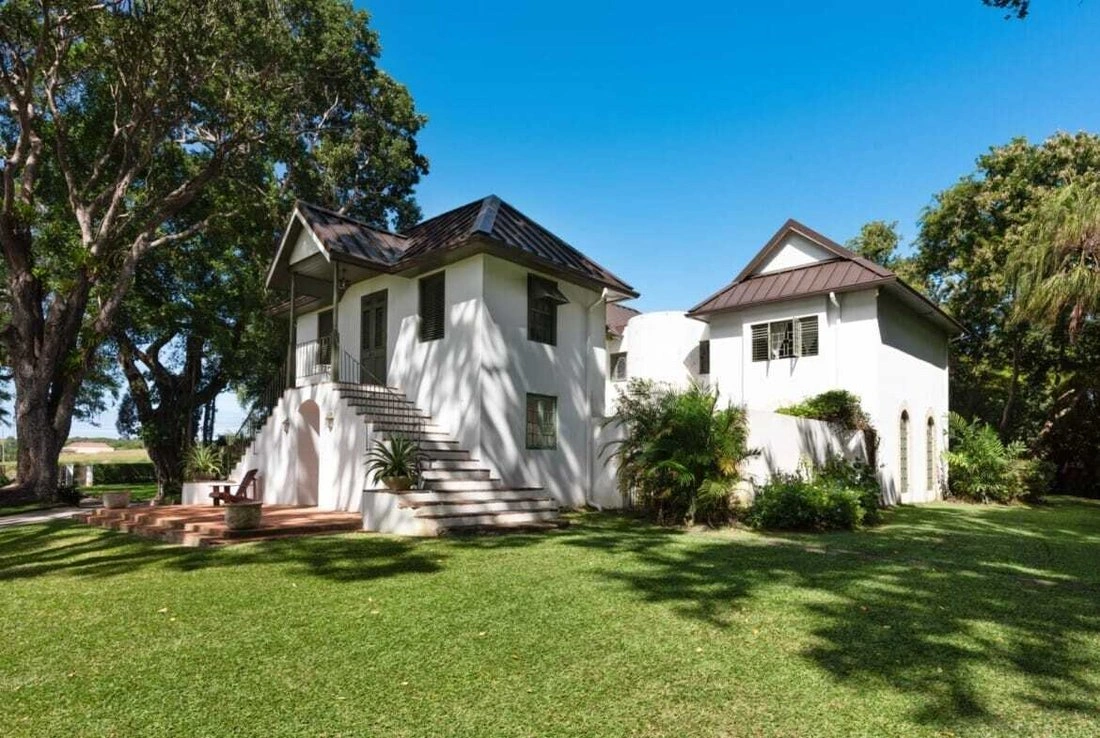 Villa 465 m2 with parking in Bridgetown, Barbados