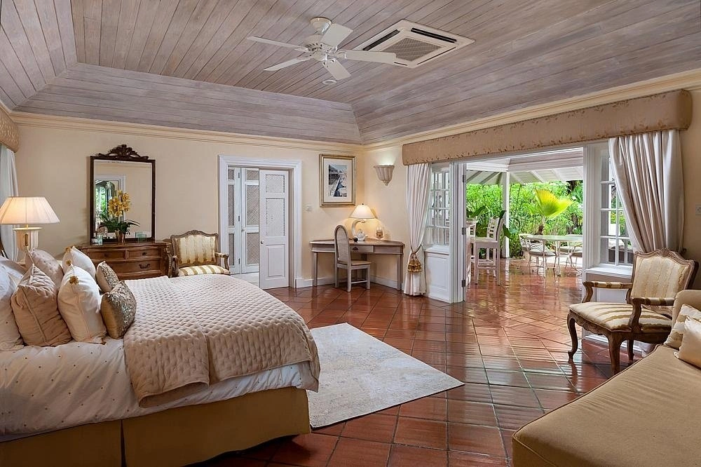 Villa 692 m2 with sea view in St. James, Barbados