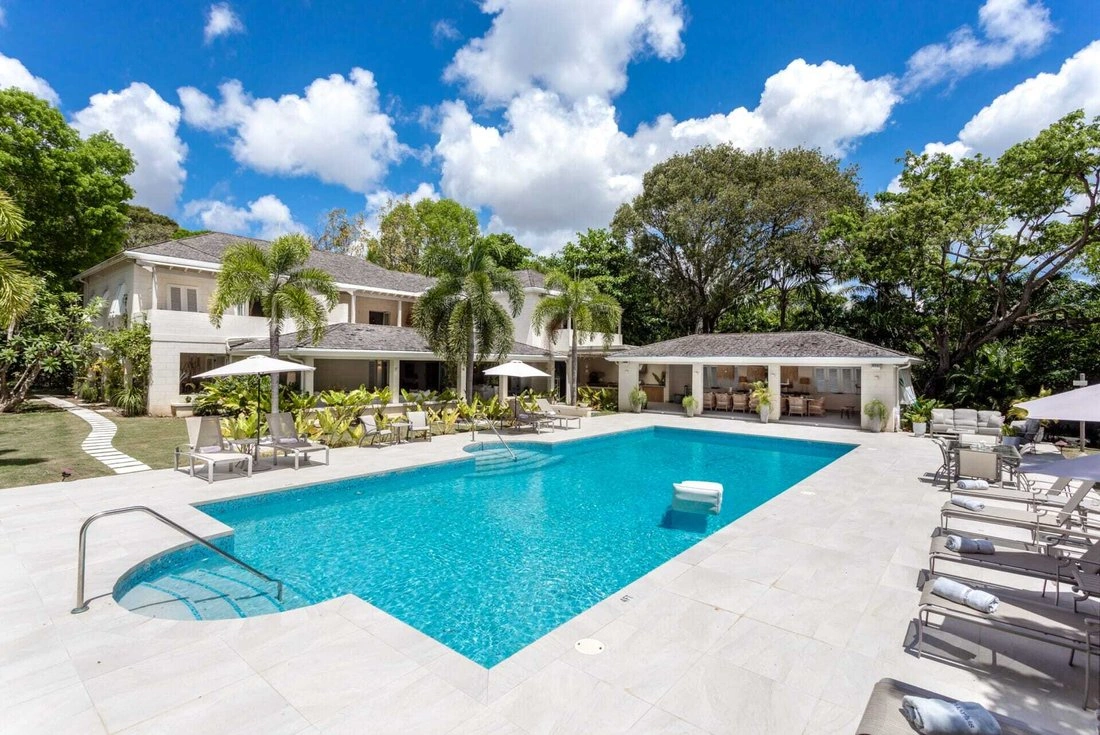 Villa 4207 m2 with open pool in St. James, Barbados