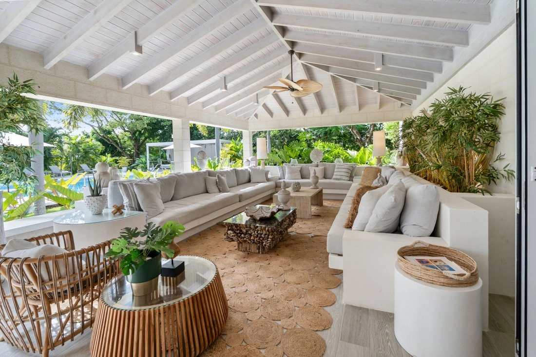 Villa 4207 m2 with open pool in St. James, Barbados