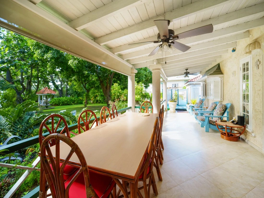 圣詹姆斯 2+1 带停车位别墅