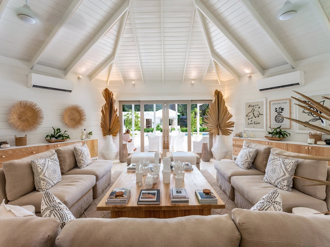 Villa 378 m2 with open pool in St. James, Barbados