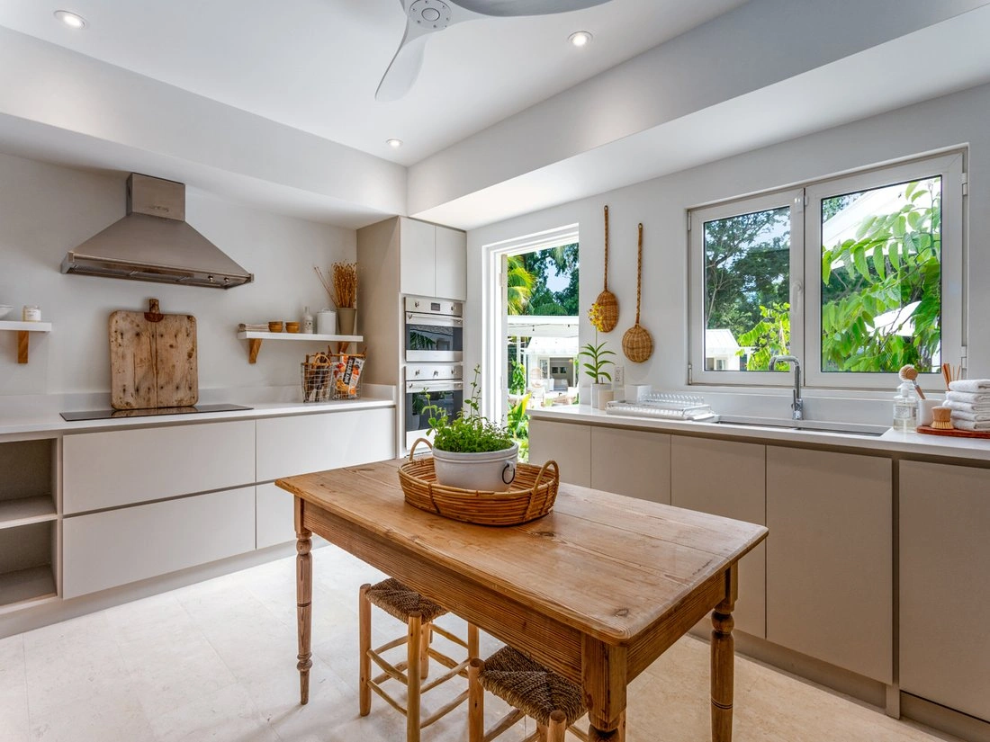 Villa 378 m2 with open pool in St. James, Barbados