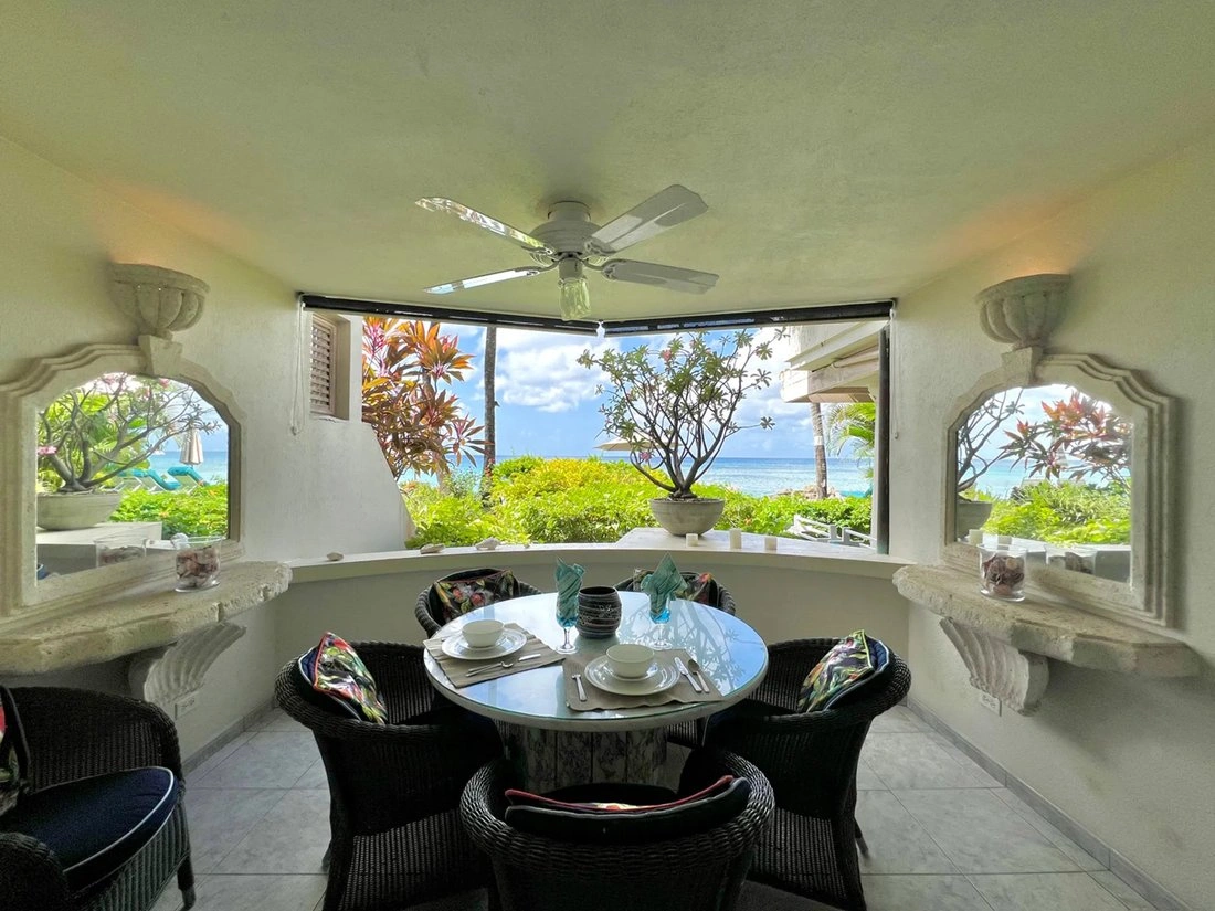 St. James 2+1 开放式厨房别墅