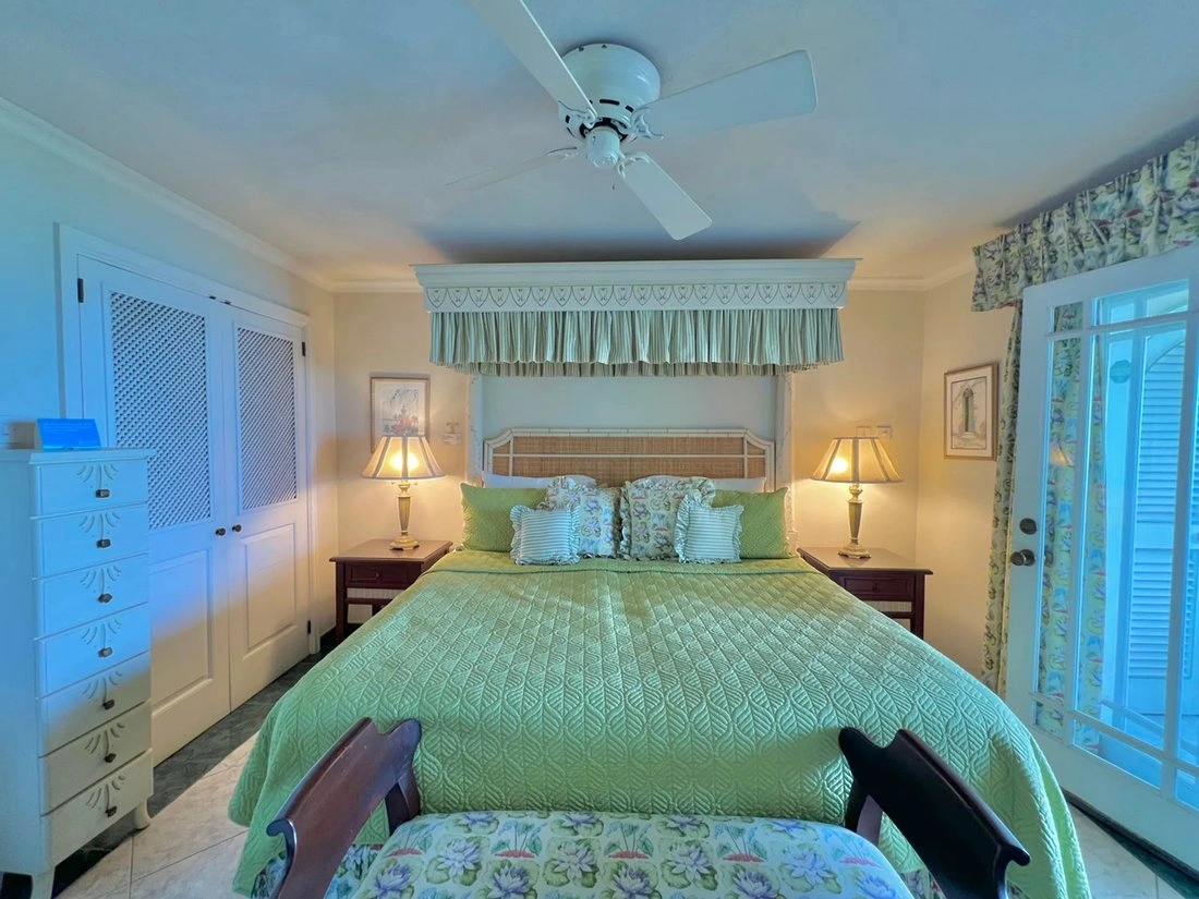 St. James 2+1 开放式厨房别墅