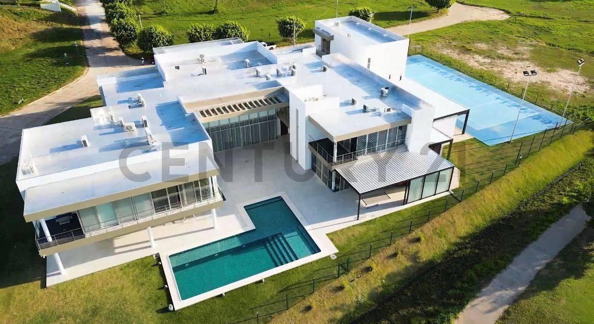 Casa de 2000 m2 con vista al océano en Santa Cruz de la Sierra, Bolivia