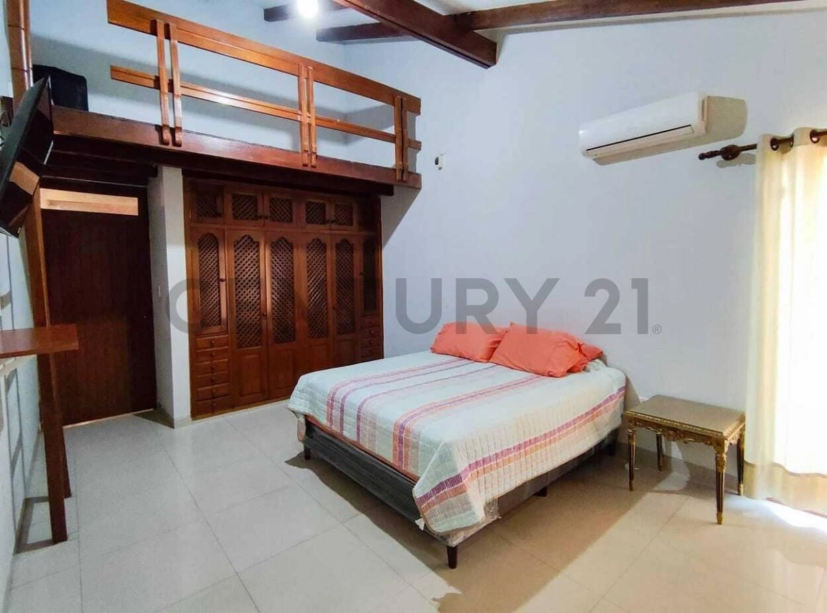 Casa 4+1 con piscina de borde infinito en Santa Cruz de la Sierra, Bolivia