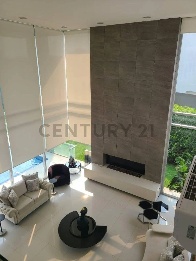 Casa 4+1 con sauna en Santa Cruz de la Sierra, Bolivia