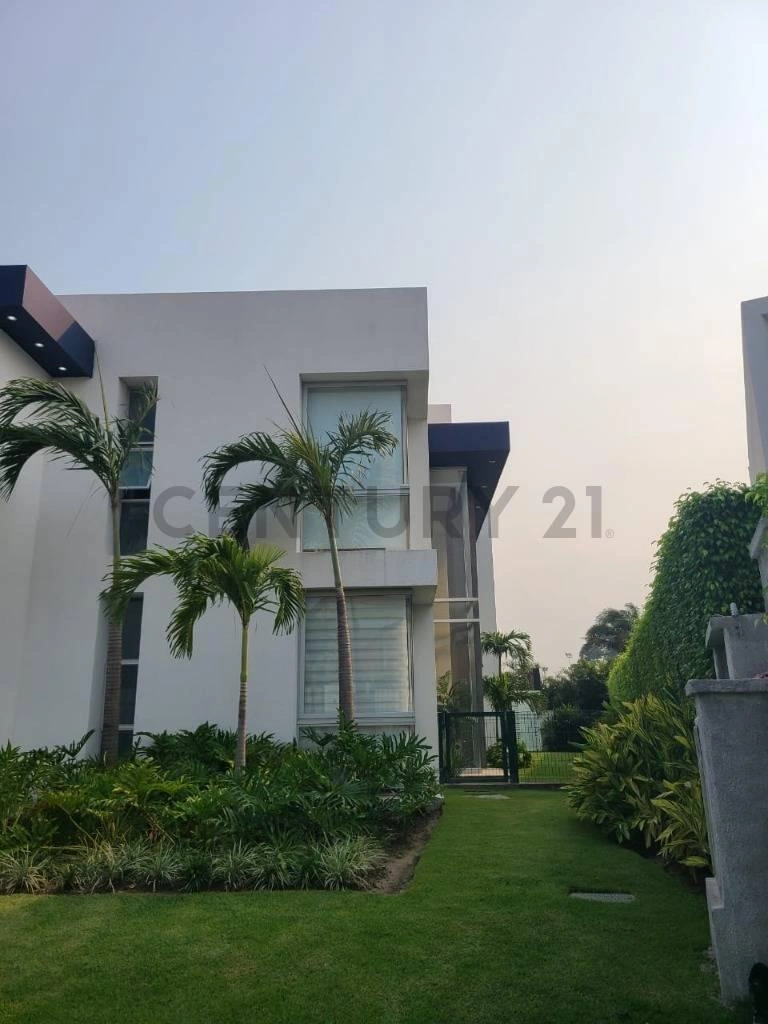Casa 4+1 con sauna en Santa Cruz de la Sierra, Bolivia