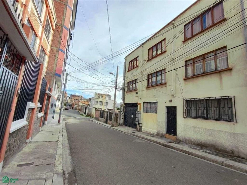 Dúplex 3+1 con estacionamiento descubierto en La Paz, Bolivia