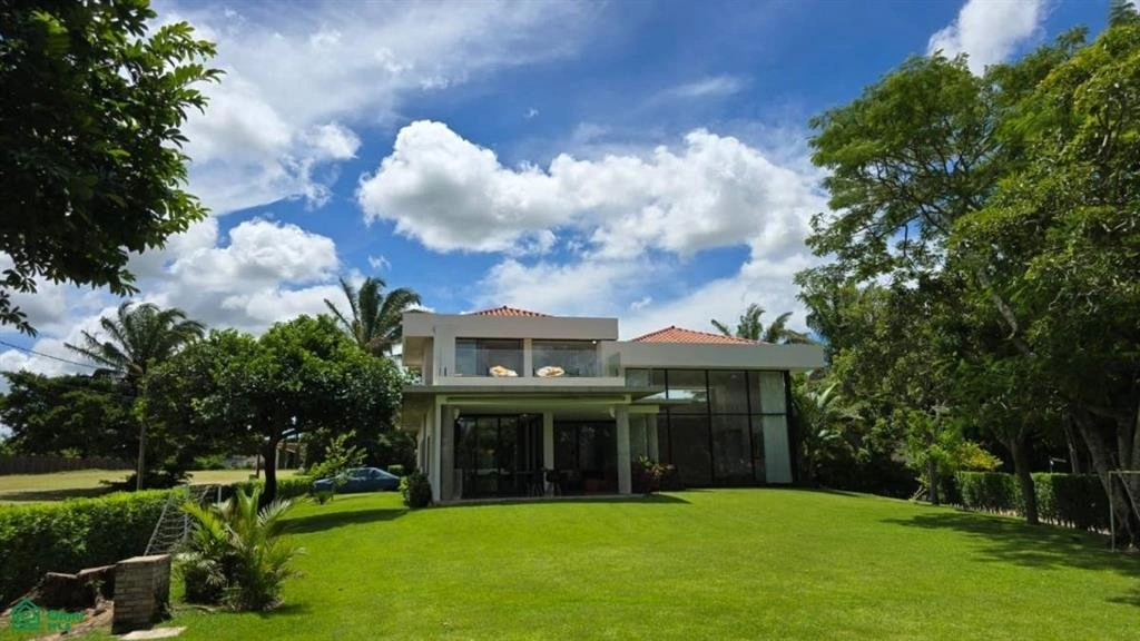 Casa adosada 375 m2 con terraza en Santa Cruz de la Sierra, Bolivia