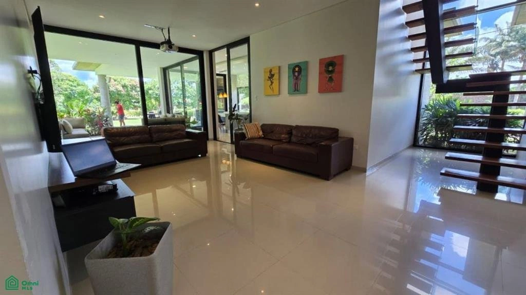 Casa adosada 375 m2 con terraza en Santa Cruz de la Sierra, Bolivia