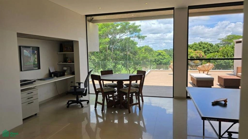 Casa adosada 375 m2 con terraza en Santa Cruz de la Sierra, Bolivia