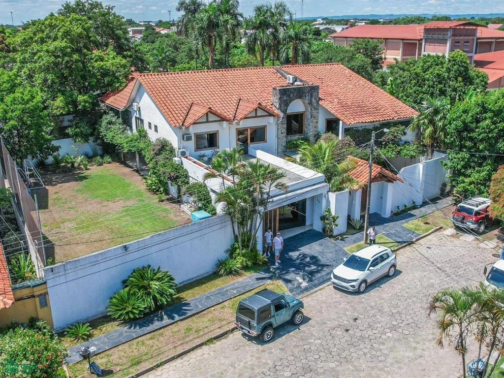 玻利维亚圣克鲁斯德拉西埃拉 5+1 带办公室的住宅