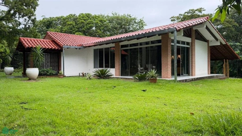 玻利维亚圣克鲁斯德拉塞拉 230 m2 带电梯的房屋