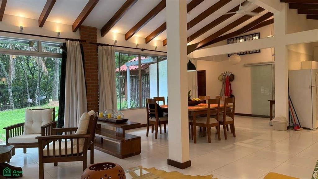 玻利维亚圣克鲁斯德拉塞拉 230 m2 带电梯的房屋