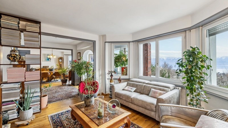 洛桑(瑞士)采光通透的 6+1 房屋