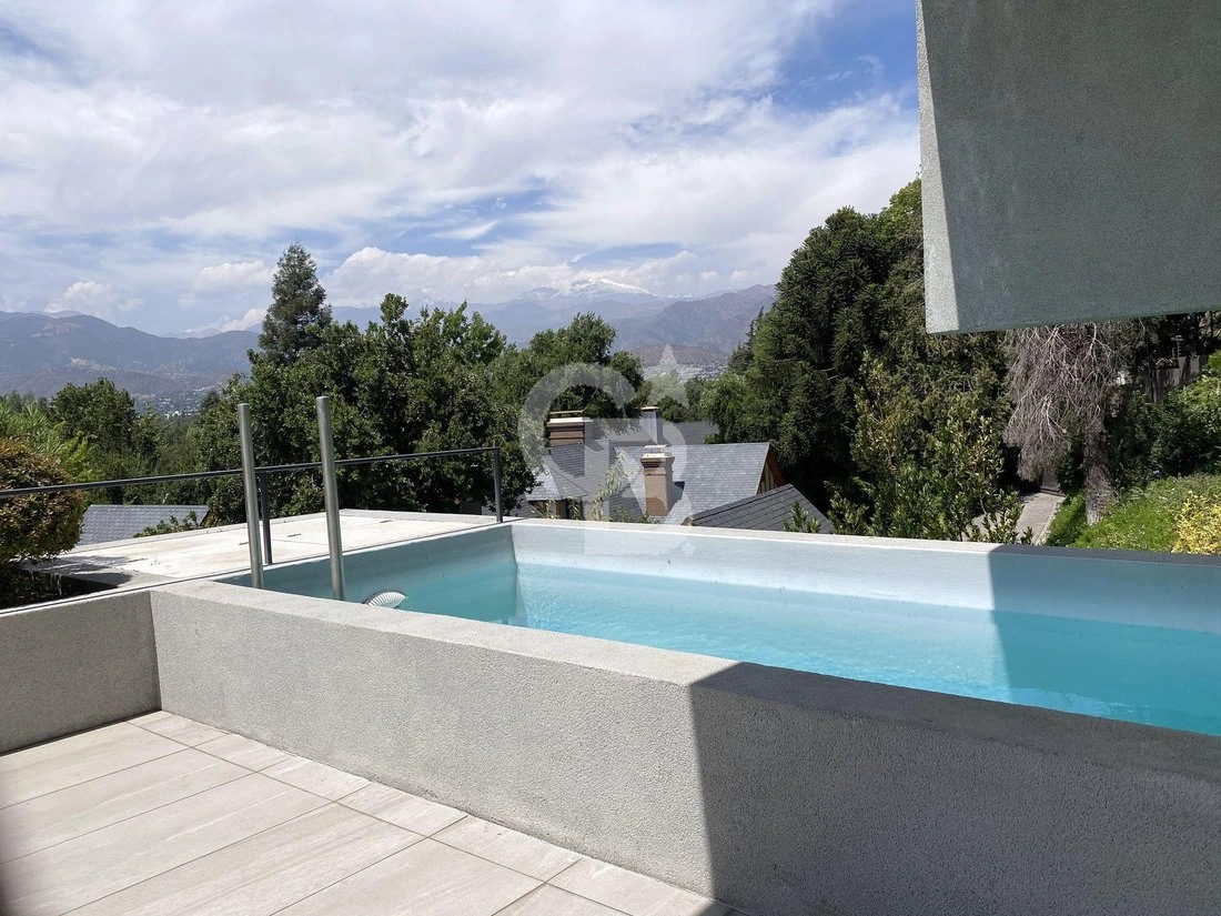 智利圣地亚哥 4+1 带车位公寓