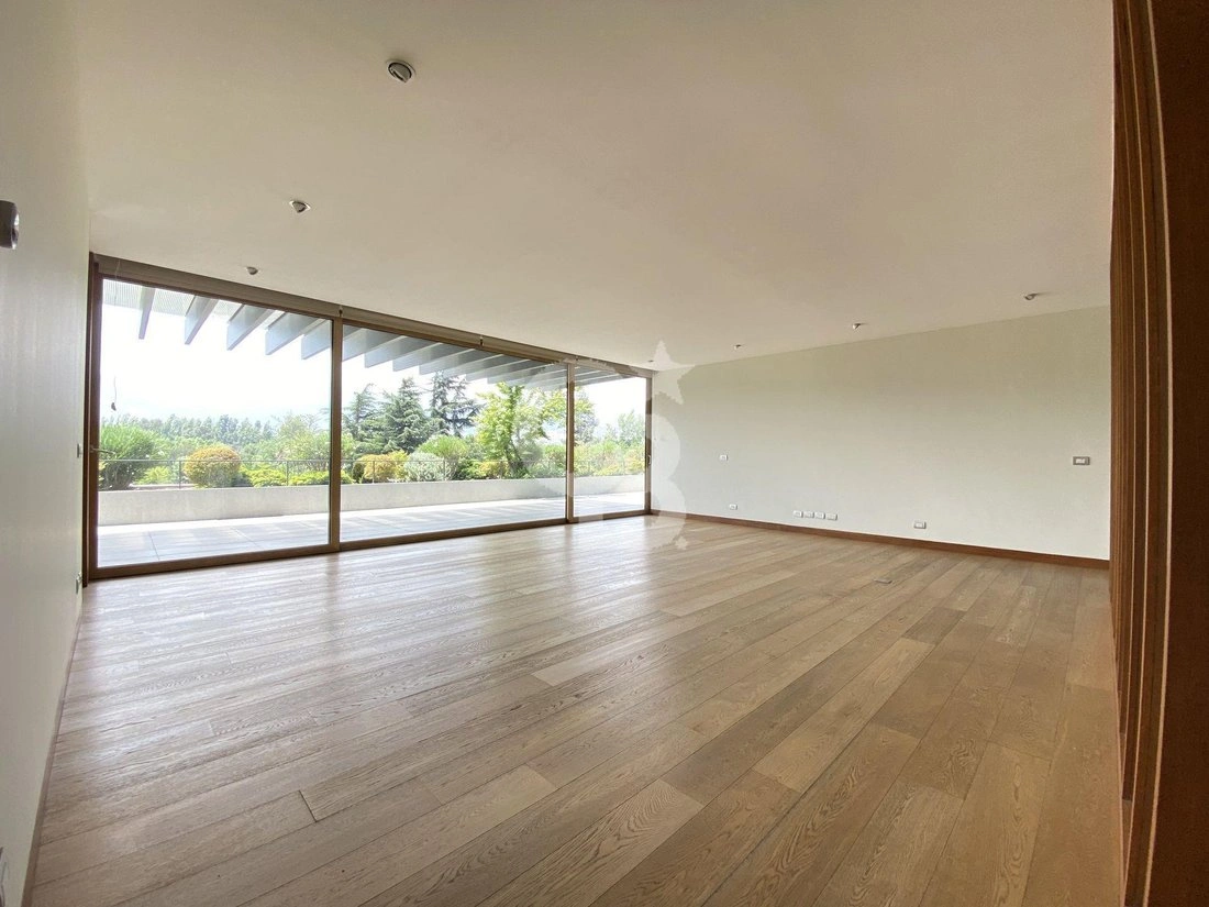 智利圣地亚哥 4+1 带车位公寓