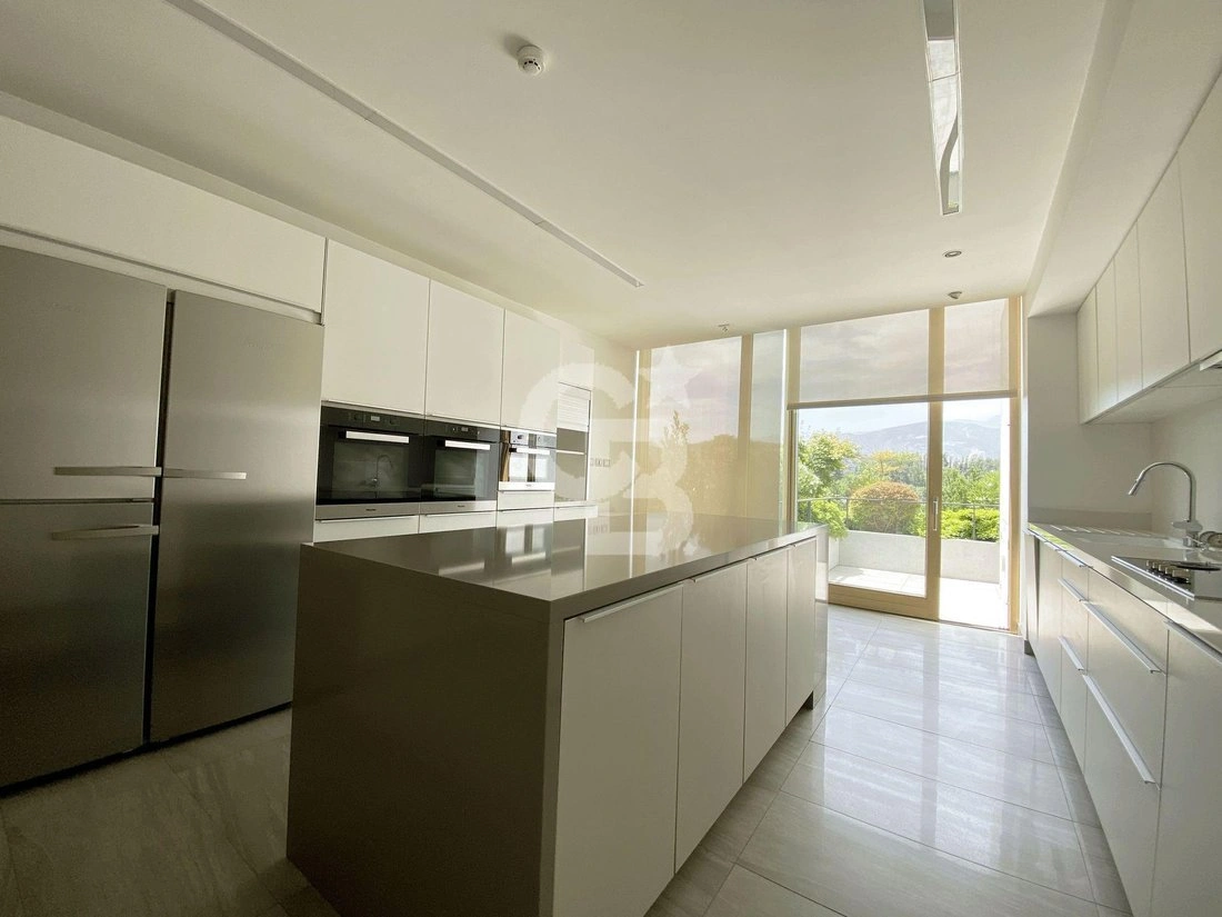 智利圣地亚哥 4+1 带车位公寓